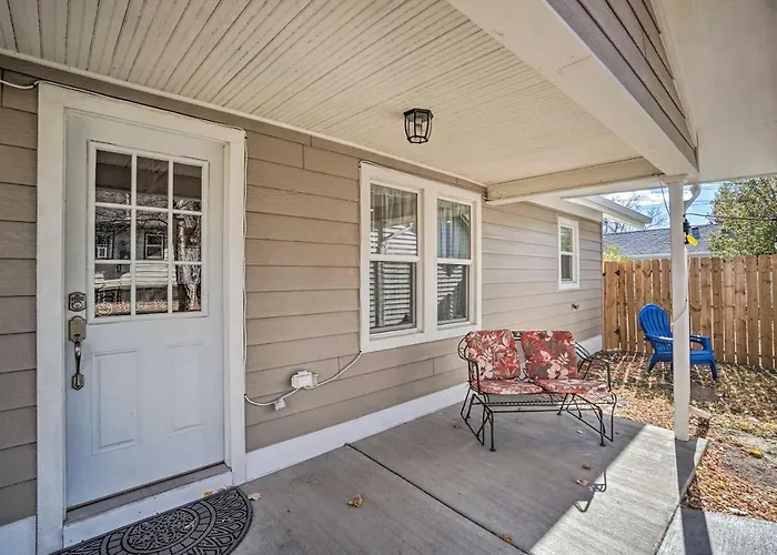 Charming ~ 1 Mi To Downtown! *