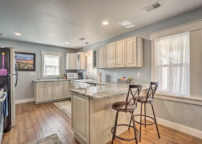 Charming ~ 1 Mi To Downtown! Cheyenne