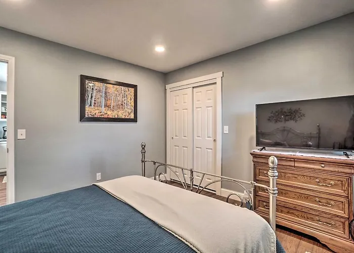 Charming ~ 1 Mi To Downtown!